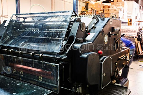 打印機平版印刷滾筒印刷.印刷廠的打印機平版印刷滾筒印刷機