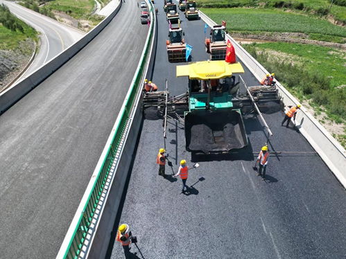 甘肅公發(fā)工程建設公司卓合一期路面項目sup 13高性能改性瀝青混凝土上面層試驗段順利鋪筑