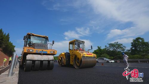 川內(nèi)唯一 交通運(yùn)輸部首批科研監(jiān)測(cè)點(diǎn) g42滬蓉高速公路觀測(cè)點(diǎn)路面施工完成