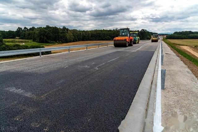 公路項目路面透層、封層和粘層施工方案