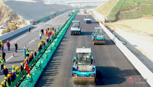 無人路面機群攤鋪 黑科技‘保山出道’，賦能路橋附屬工程建筑勞務分包新生態